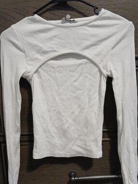 Clockhouse ( C&A ) White Ribbed Long Sleeve Top with Crescent Front Cutout
